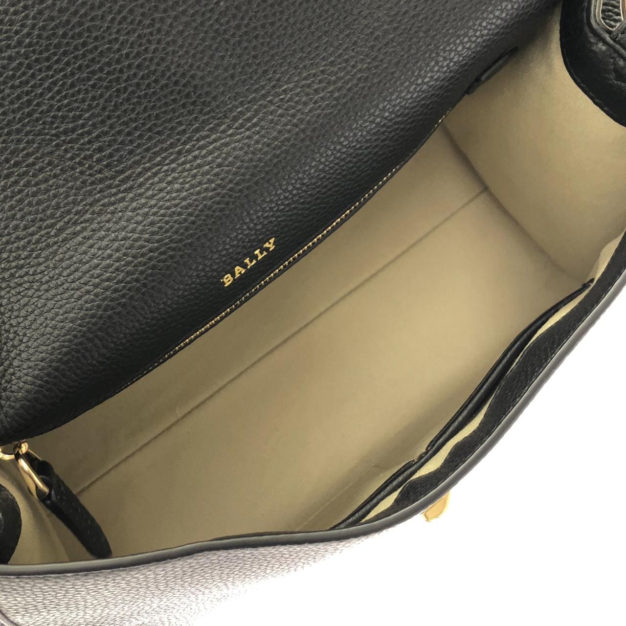 バリー BLOOMMY O ショルダーバッグ