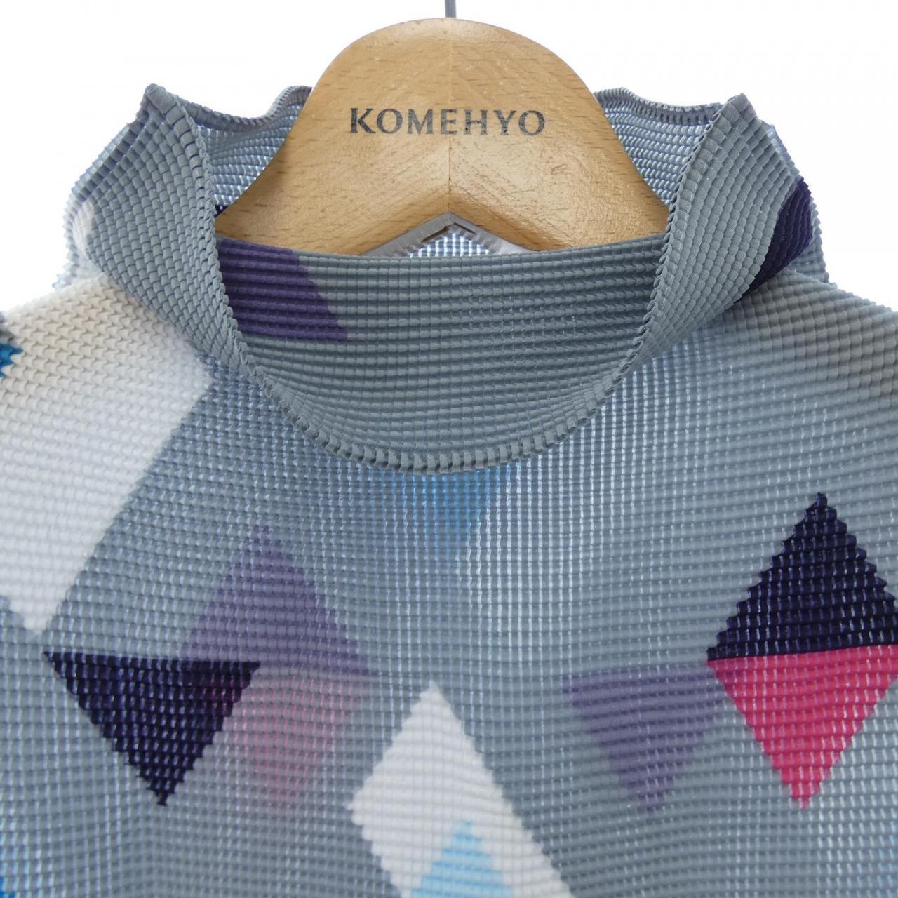 ミーイッセイミヤケ me ISSEY MIYAKE トップス