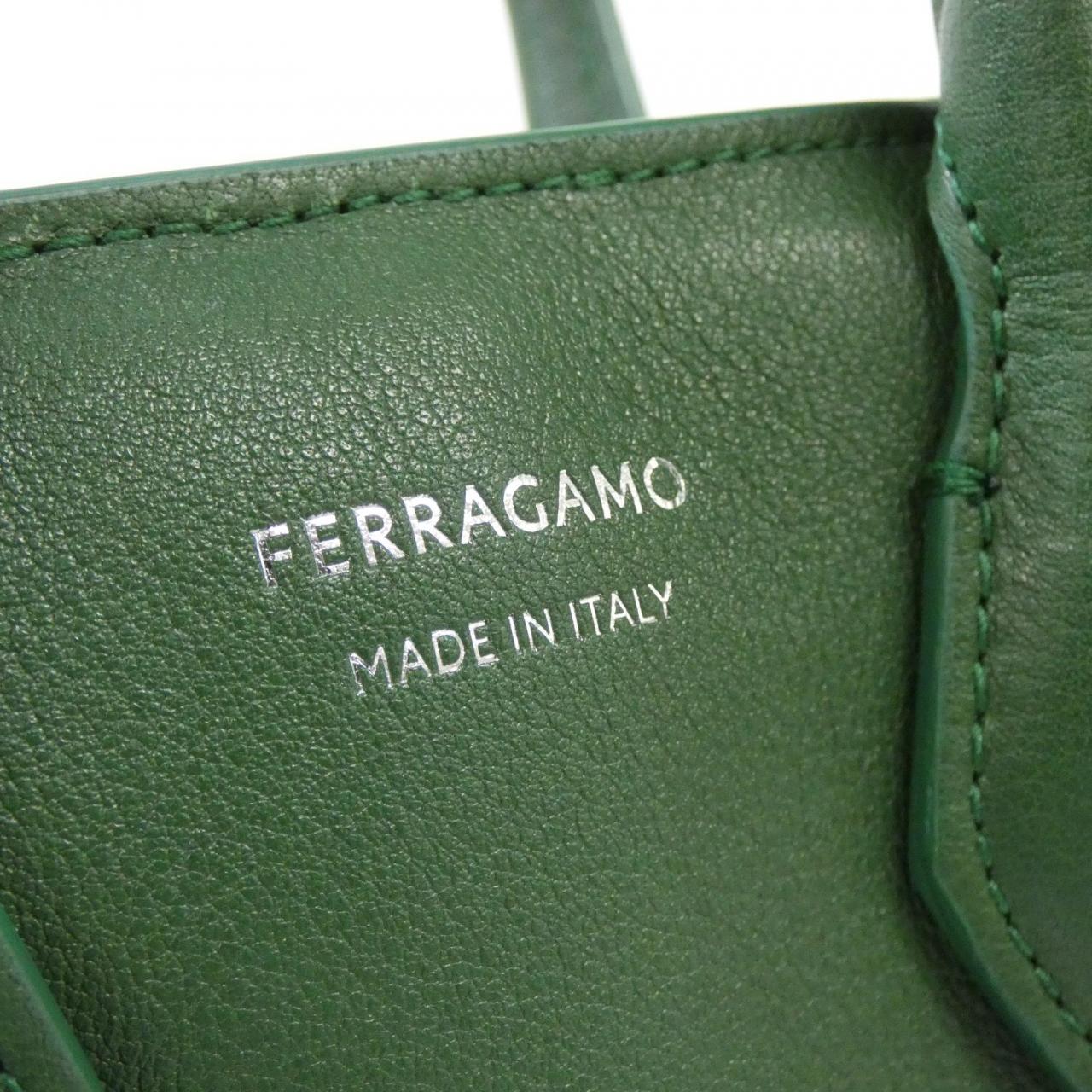 サルヴァトーレフェラガモ 24 1681 バッグ