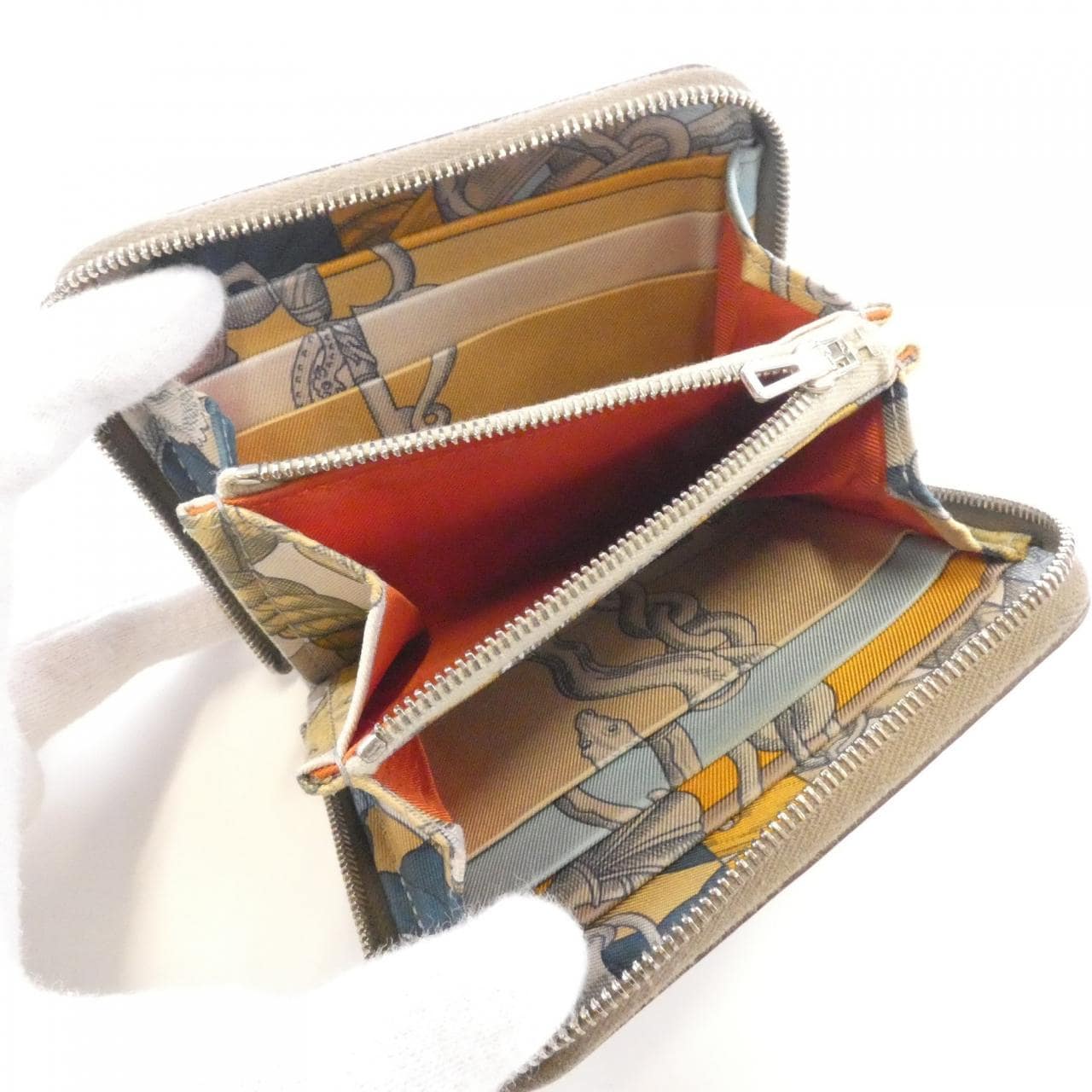 エルメス DELLA CAVALLERIA シルク イン コンパクト 069646CK 財布