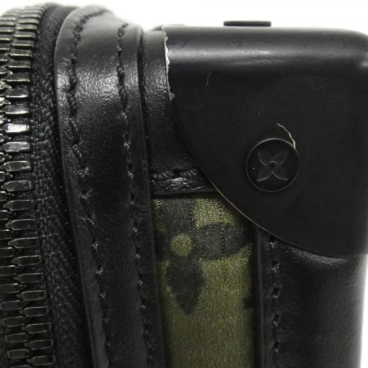 ルイヴィトン モノグラム カモフラージュ ソフトトランク M56428 ショルダーバッグ