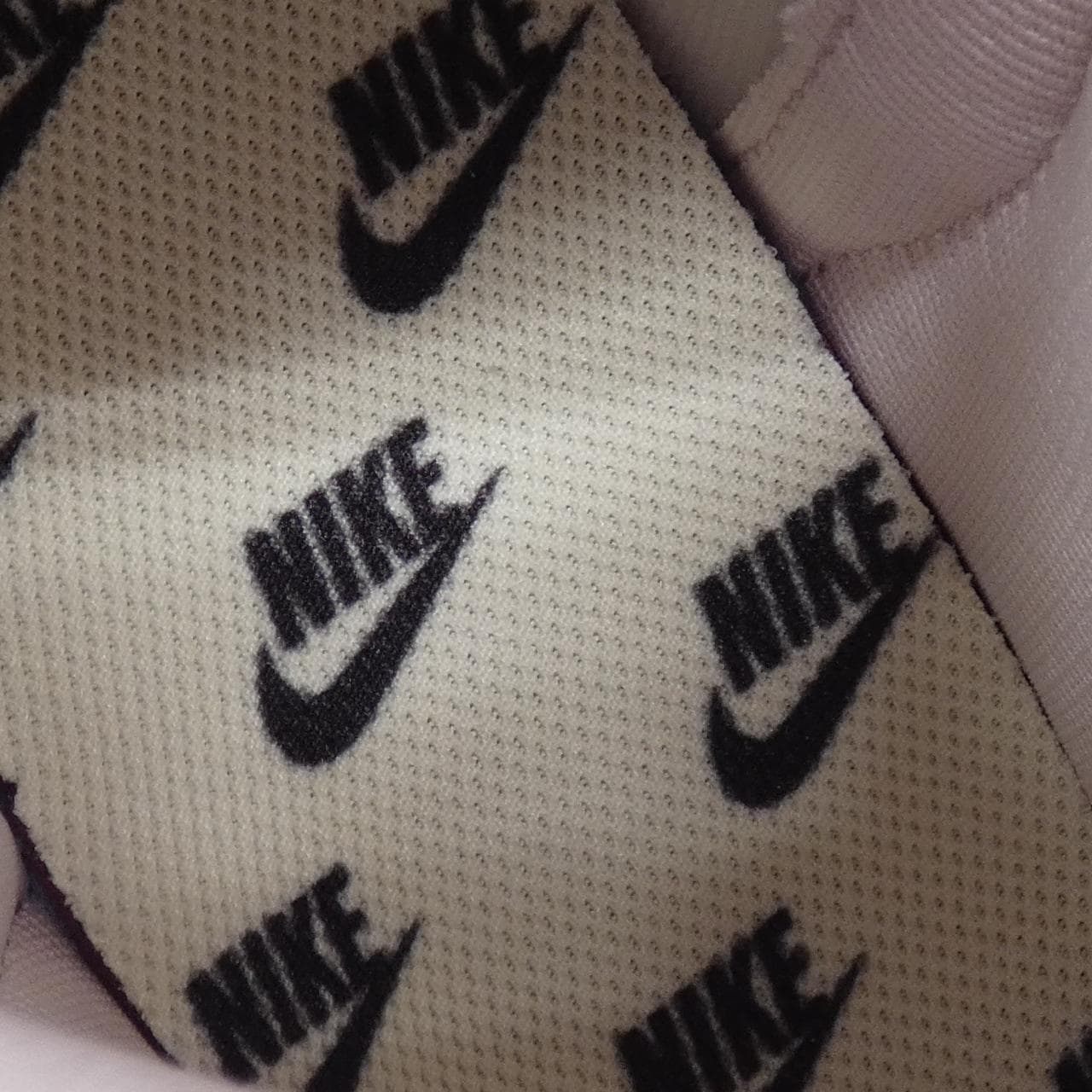 ナイキ NIKE DQ8799 100 スニーカー