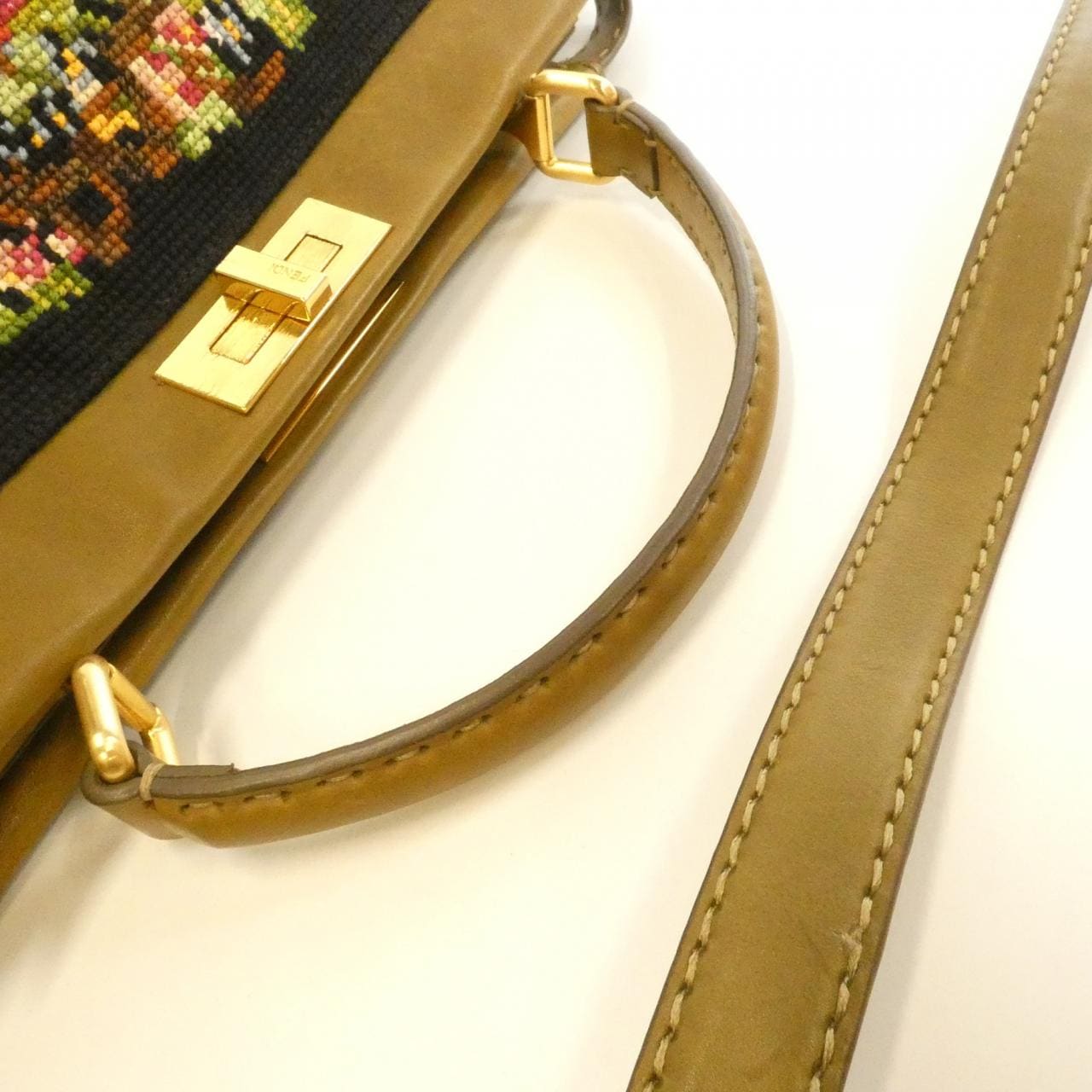 フェンディ ピーカブー 8BN210 DKB バッグ