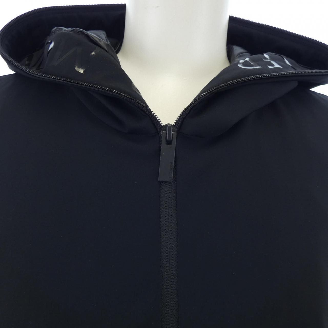 モンクレール MONCLER ダウンジャケット