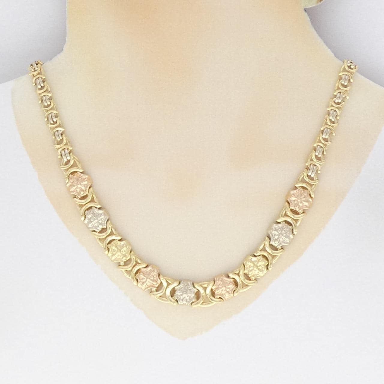 750 Three-color necklace