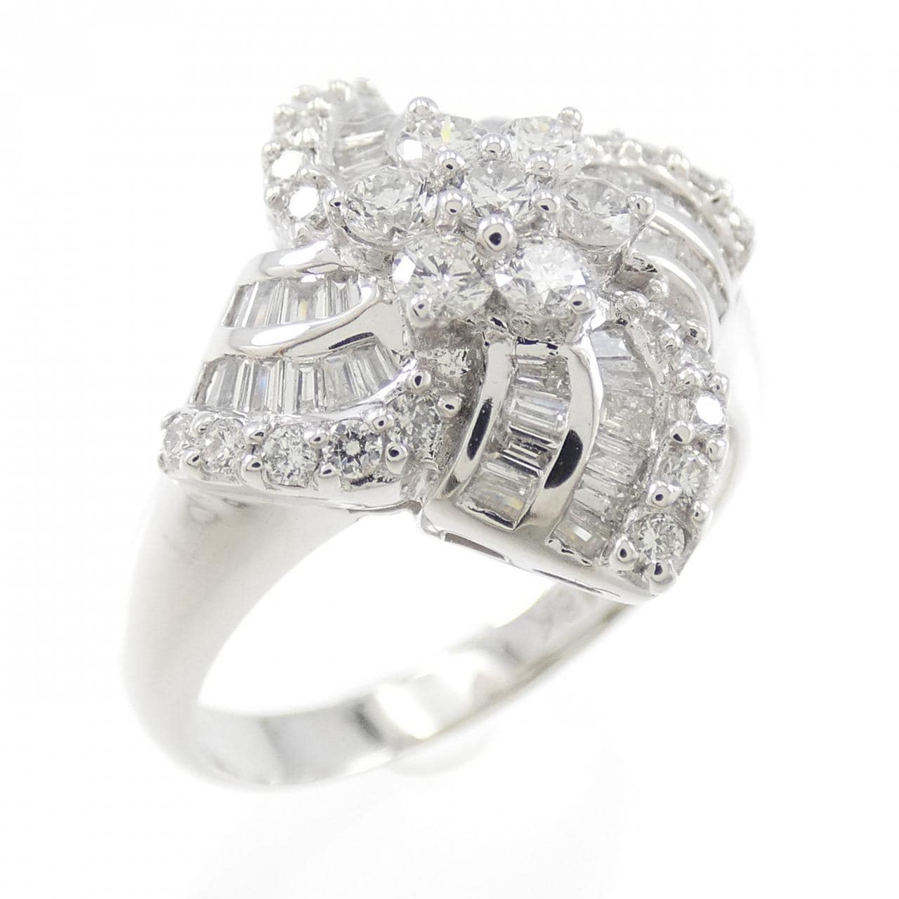 18KWG Diamond ring