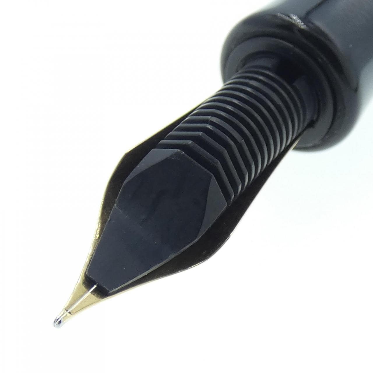 Conway Stewart Wellington Series Black Whirl Fountain Pen