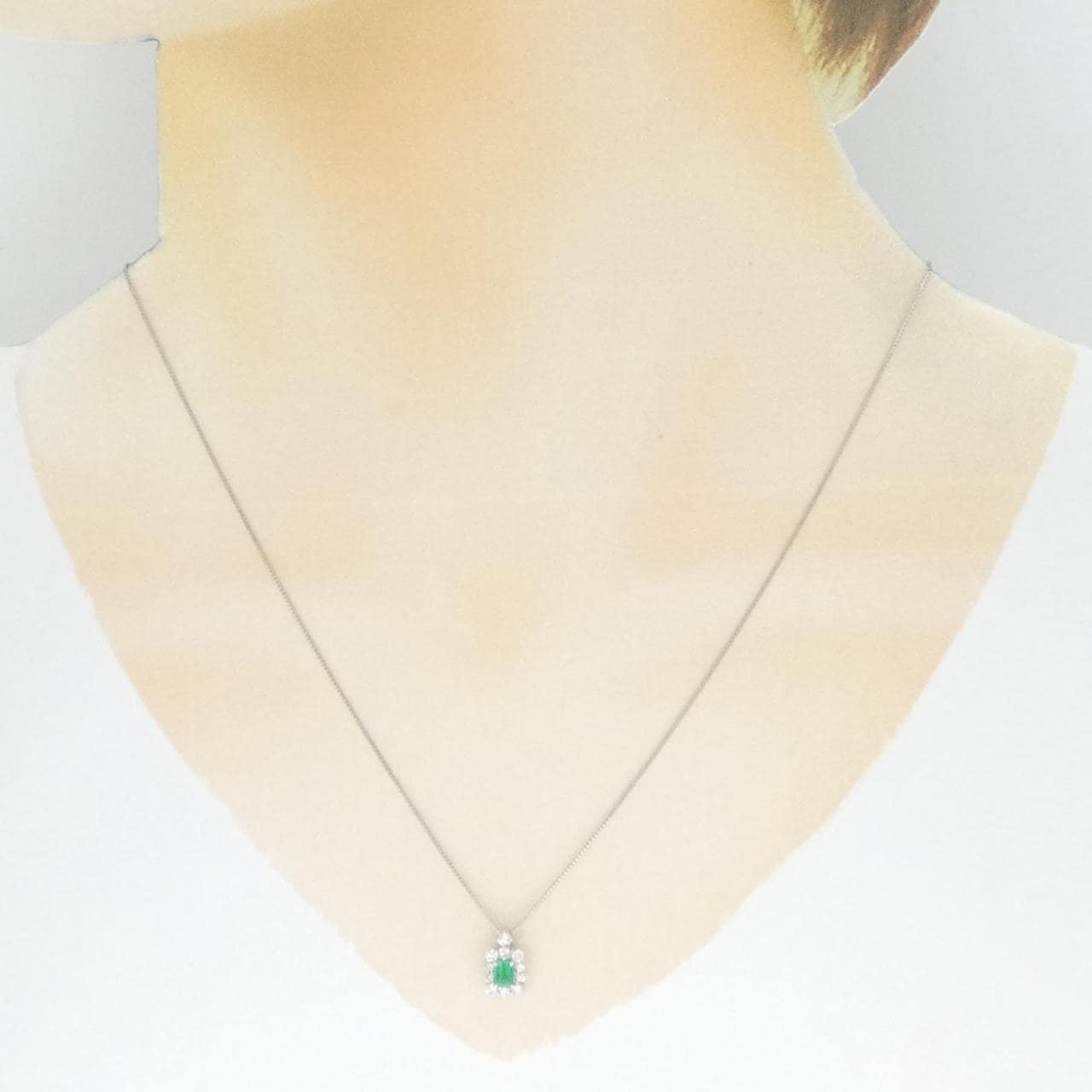 [BRAND NEW] PT Emerald Necklace 0.22CT