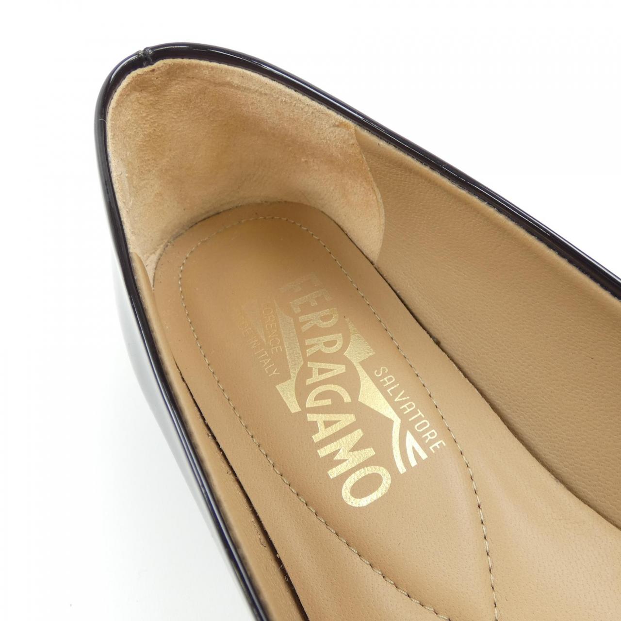 サルヴァトーレフェラガモ SALVATORE FERRAGAMO フラットシューズ