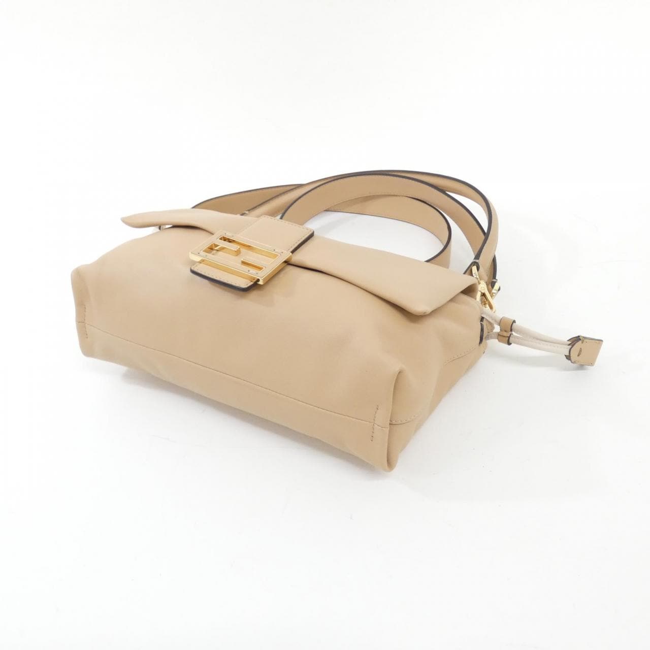 FENDI マンマ ミディアム バゲットバック 8BR833AQ0DF199A コメ兵｜【新品】フェンディ マンマ バゲット ミディアム 8BR833