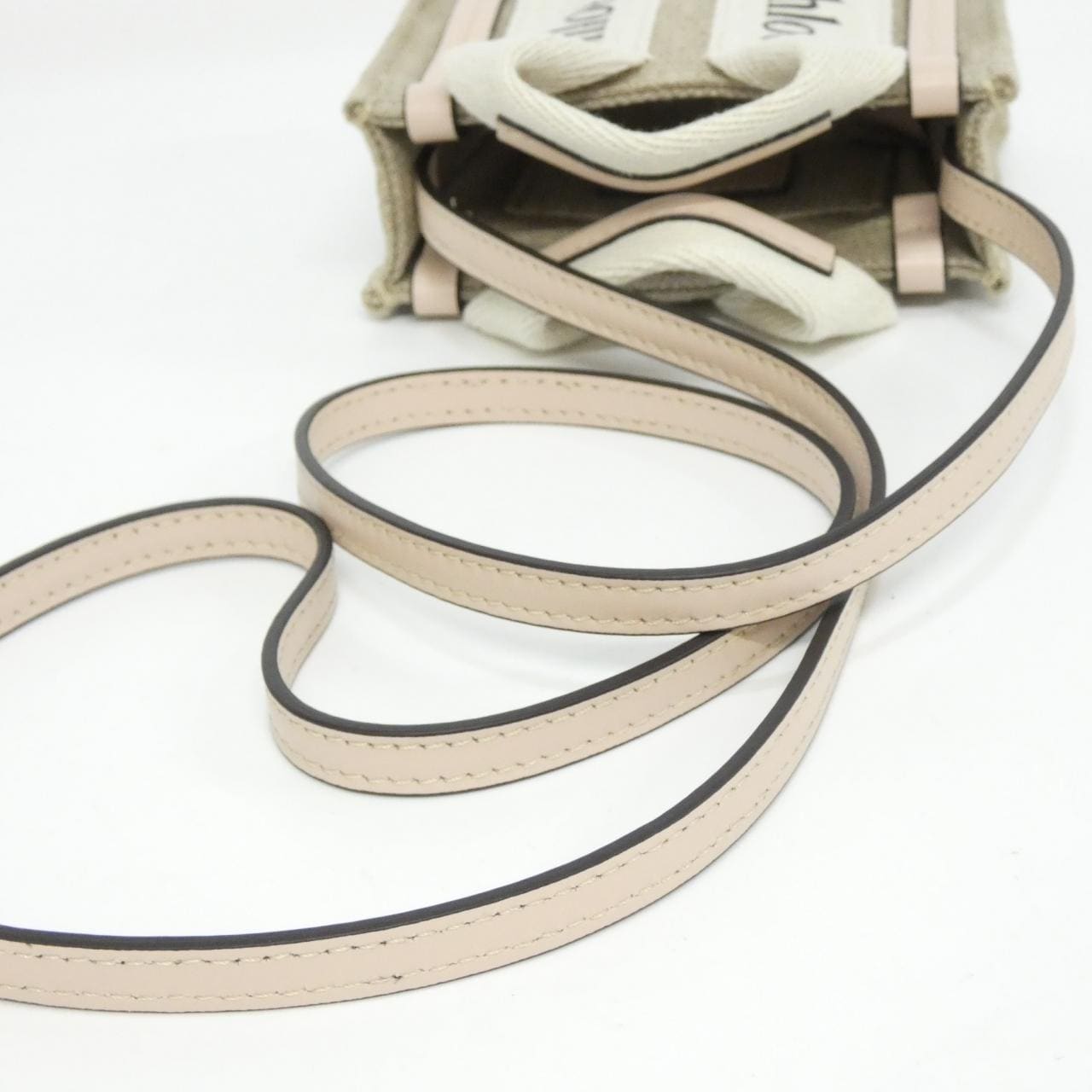 【新品】クロエ ウッディ ナノ トート CHC22AP235 I26 ショルダーバッグ