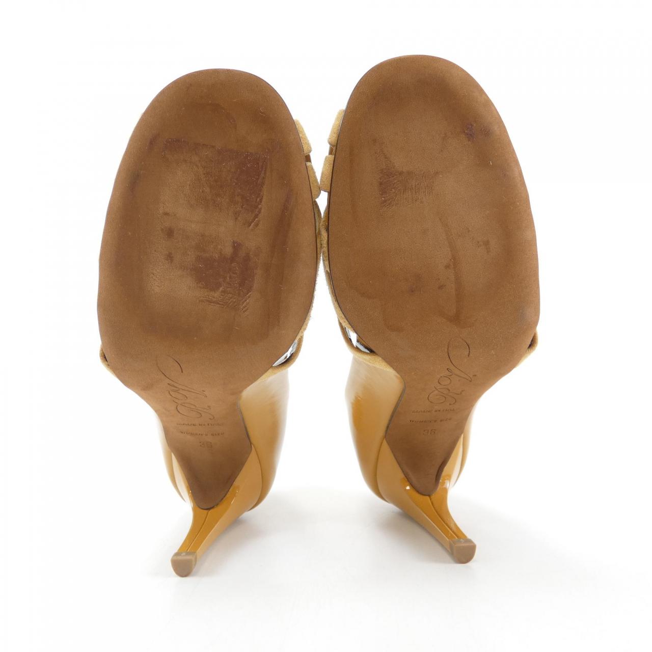ロジェヴィヴィエ ROGER VIVIER パンプス
