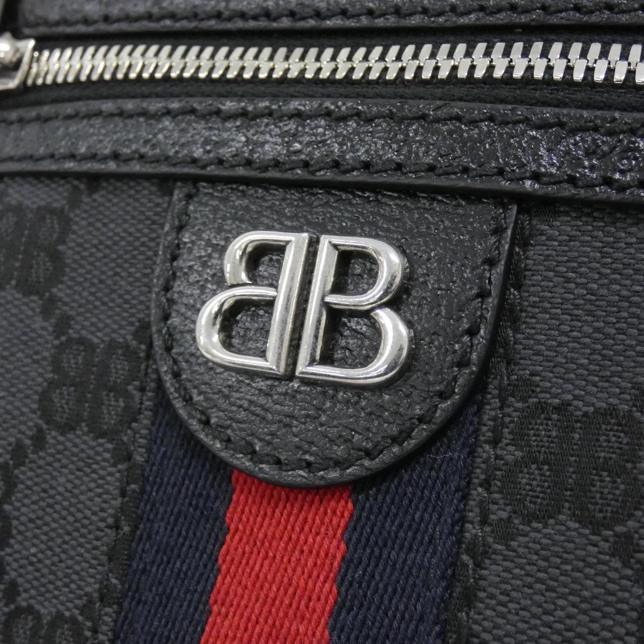 バレンシアガ ハッカー ショルダー ジップ バッグ 680129 2103X ミニバッグ