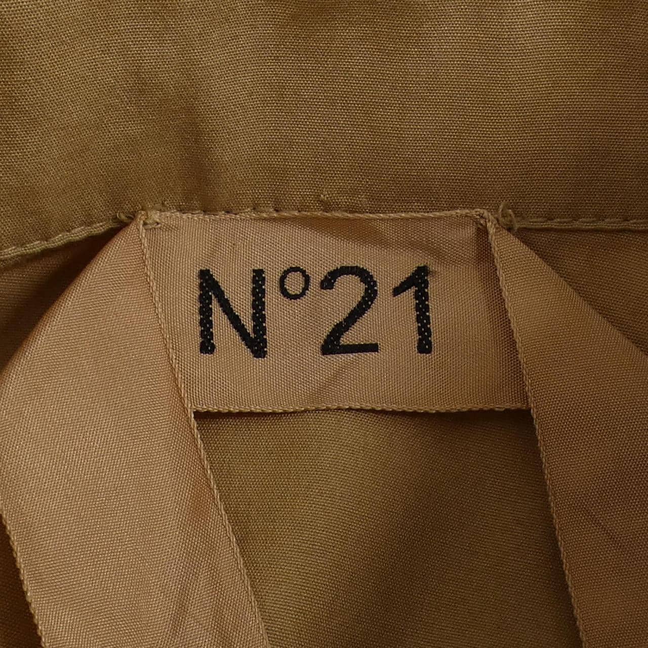 ヌメロヴェントゥーノ N°21 S／Sシャツ