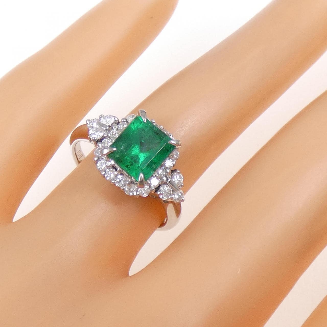 750WG エメラルド リング 1.49CT