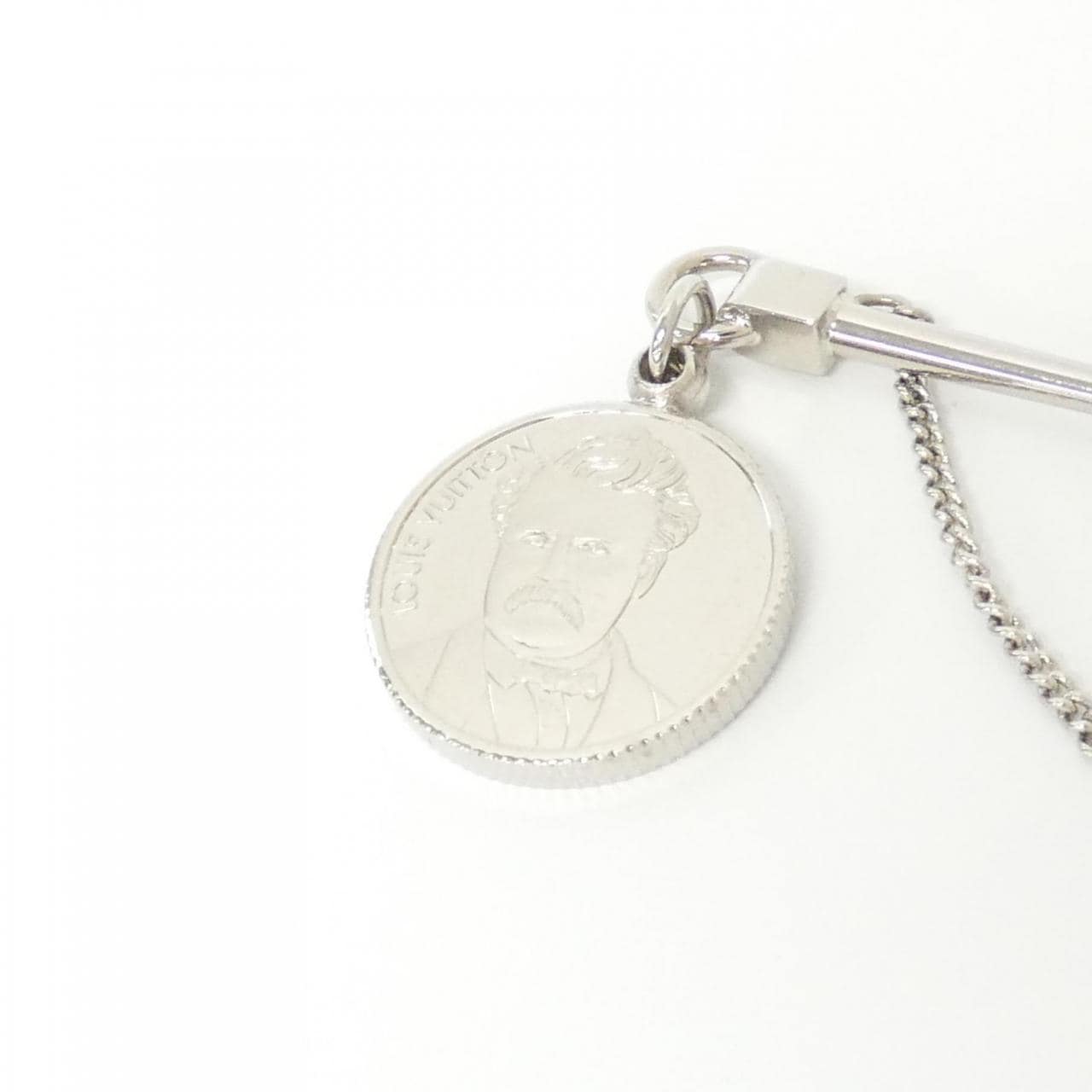 ルイヴィトン チャームブローチ トラベラースタンプス MP1799 ブローチ