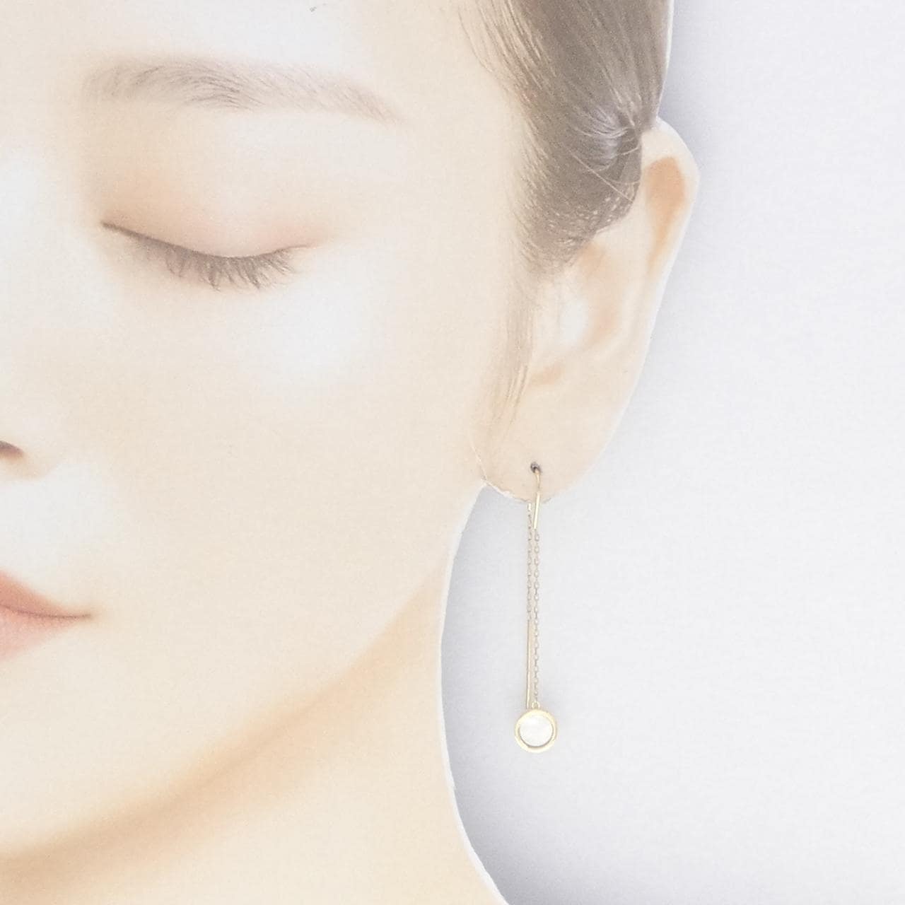 K10YG Mother of Pearl Earrings