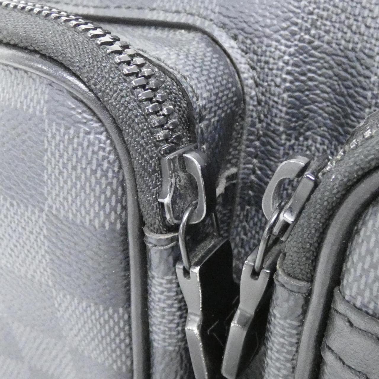 ルイヴィトン ダミエ グラフィット ユーティリティ ユーティリティ メッセンジャー N40280 ショルダーバッグ