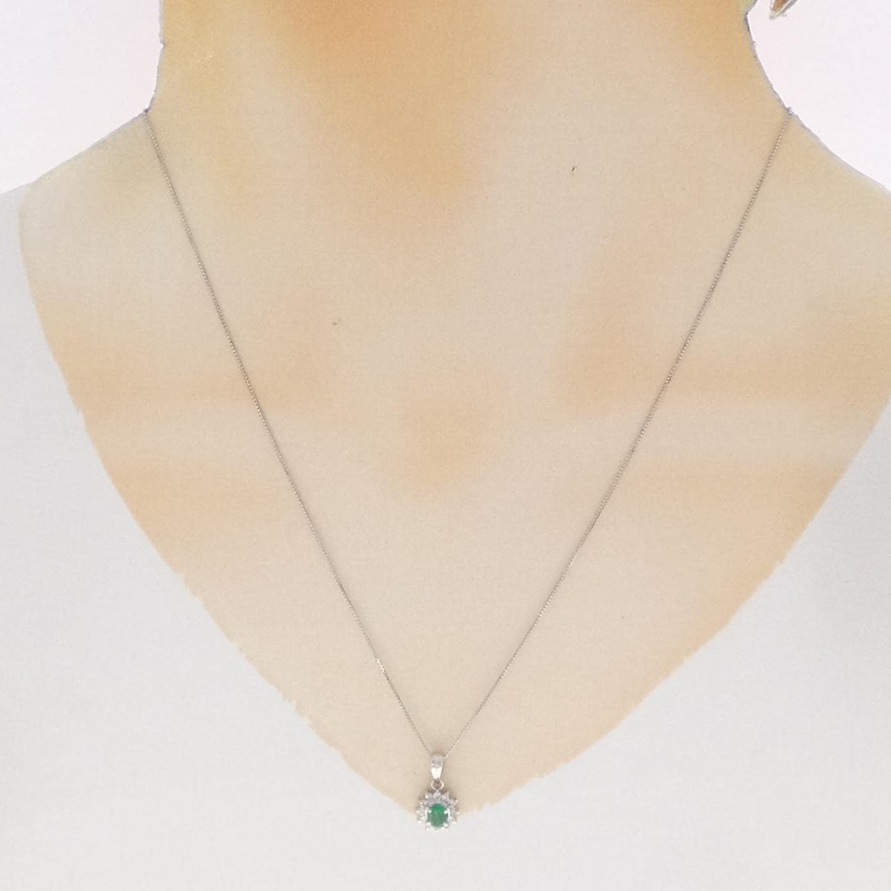 PT900/PT850 エメラルド ネックレス 0.23CT