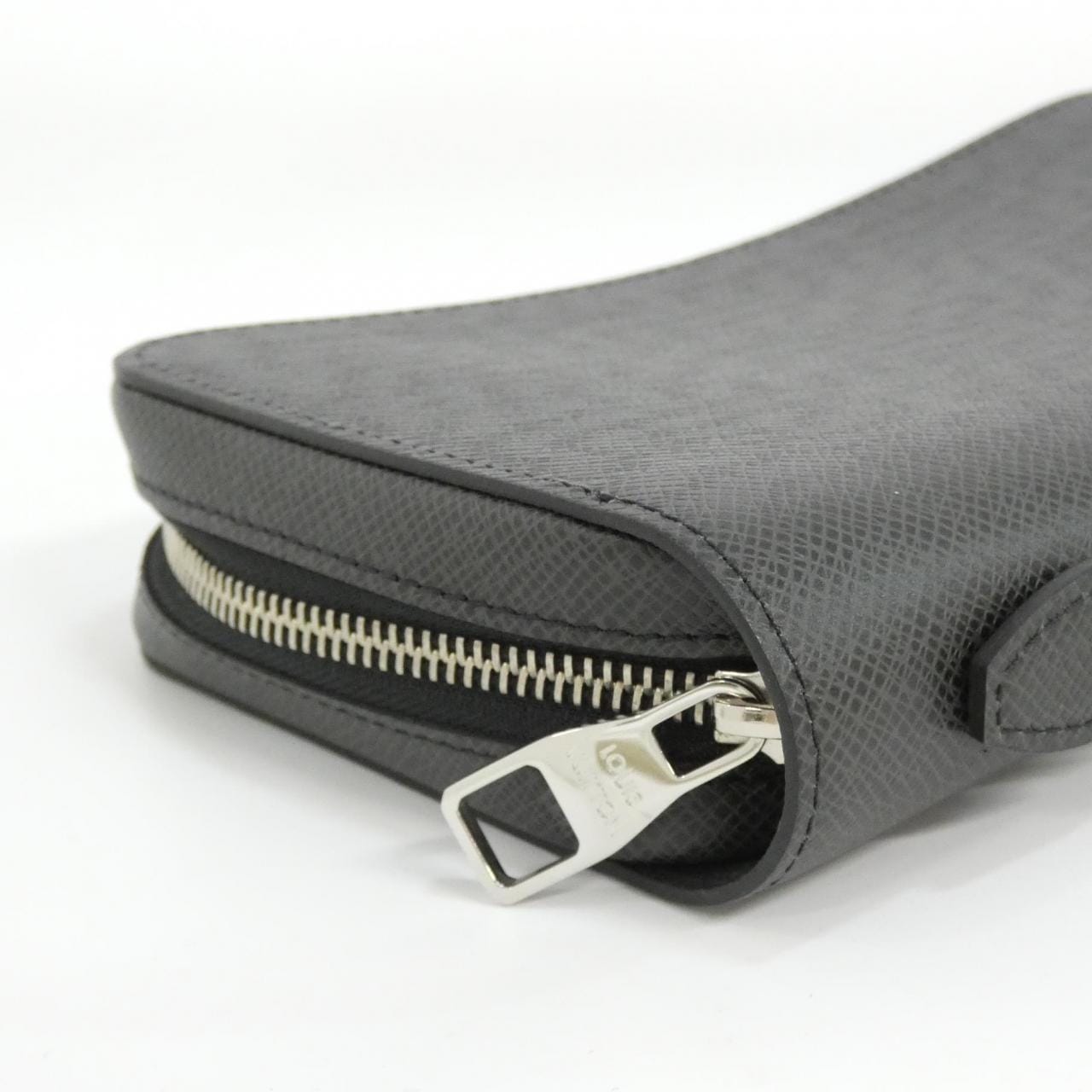 ルイヴィトン タイガ ジッピーXL M42097 財布