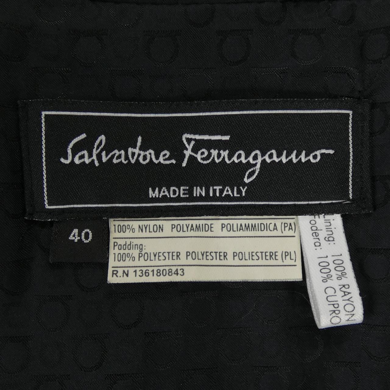 サルヴァトーレフェラガモ SALVATORE FERRAGAMO ダウンジャケット