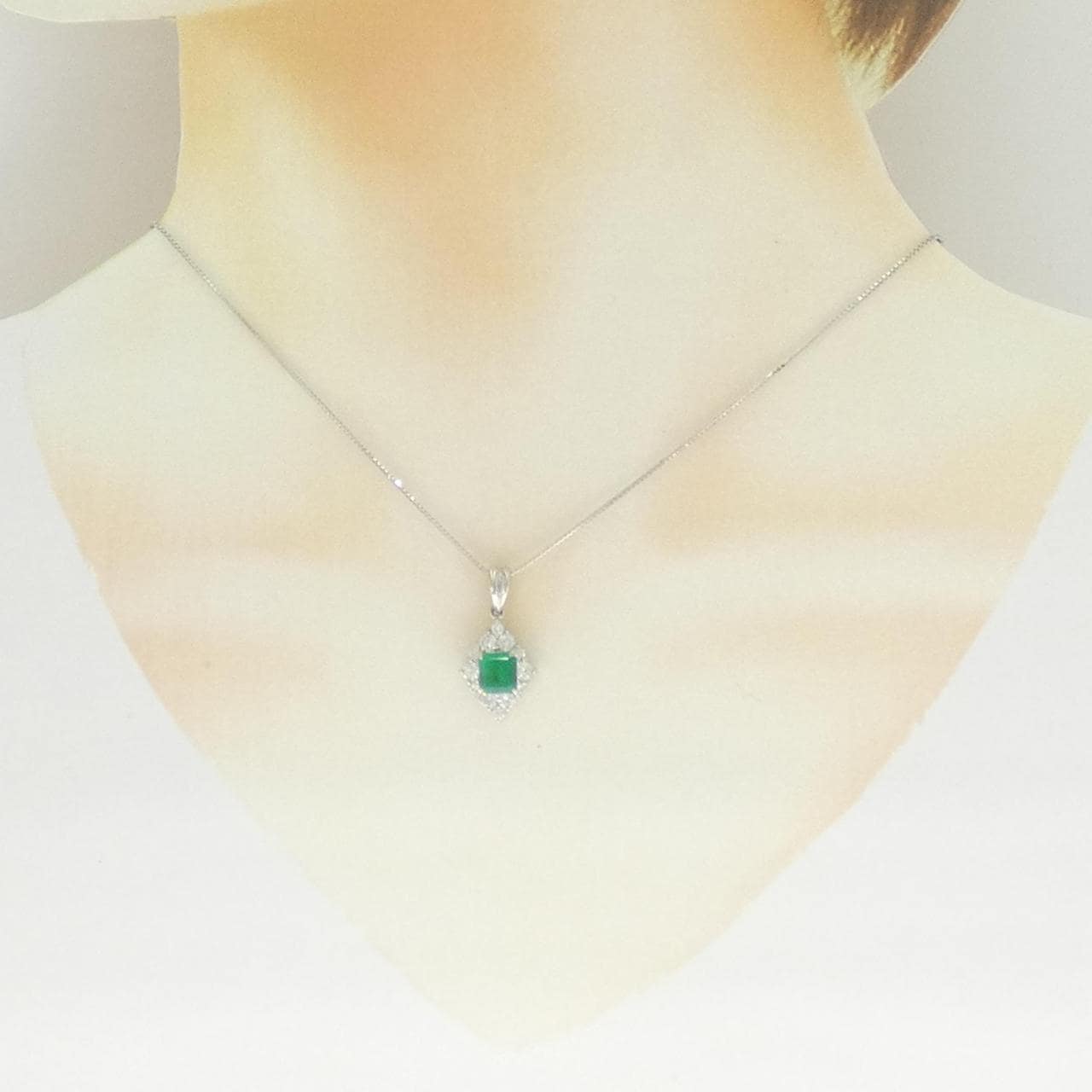 PT900/PT850 エメラルド ネックレス 0.95CT