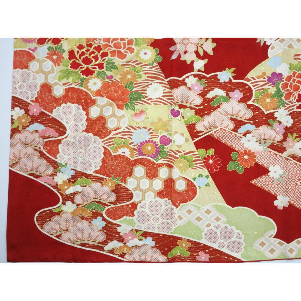 振袖　友禅金彩加工　刺繍入り