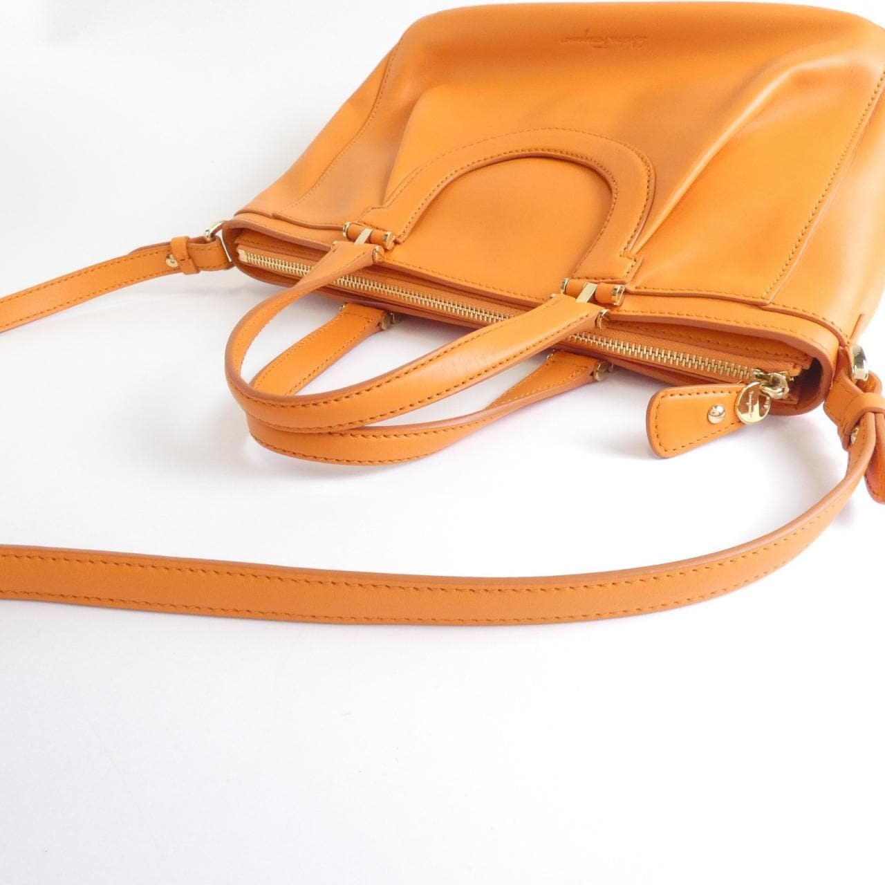 サルヴァトーレフェラガモ 21 F703 バッグ