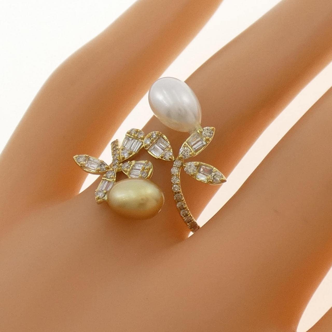 K18YG フラワー 白蝶パール リング