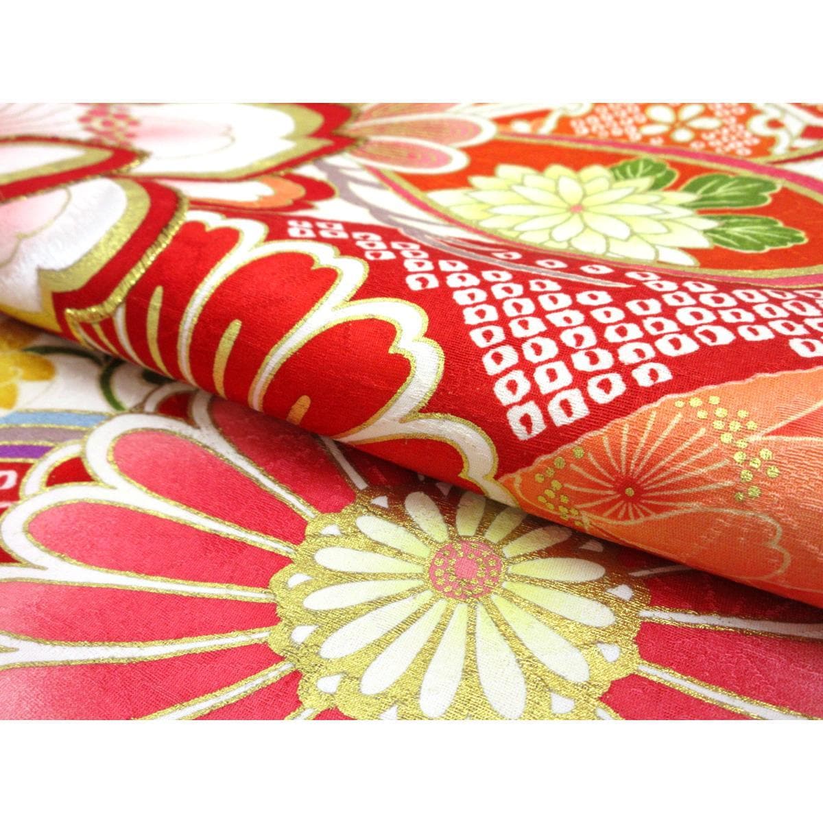 振袖　友禅金彩加工　刺繍入り