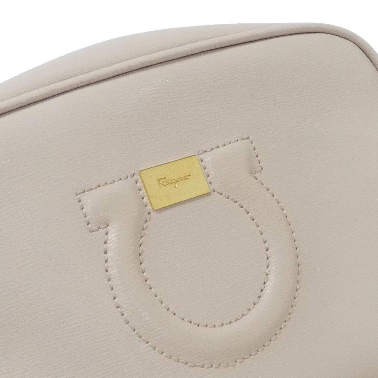 サルヴァトーレフェラガモ CITY 21 H006 ショルダーバッグ