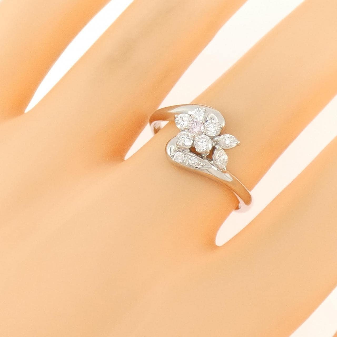 PT900 フラワー ピンクダイヤモンド リング 0.04CT
