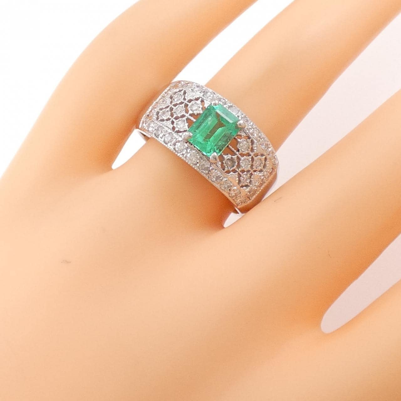 PT900 エメラルド リング 0.915CT