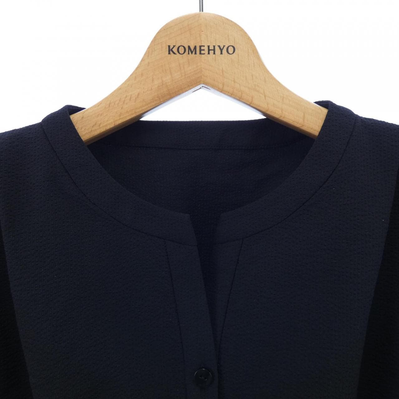 ティアラ TIARA トップス