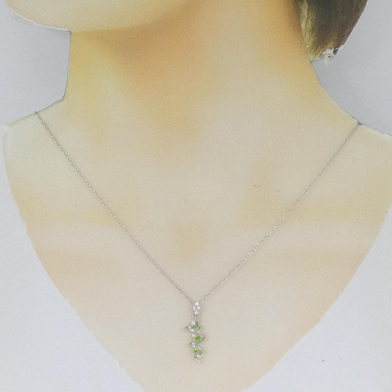 PT Demantoid garnet necklace 0.12CT