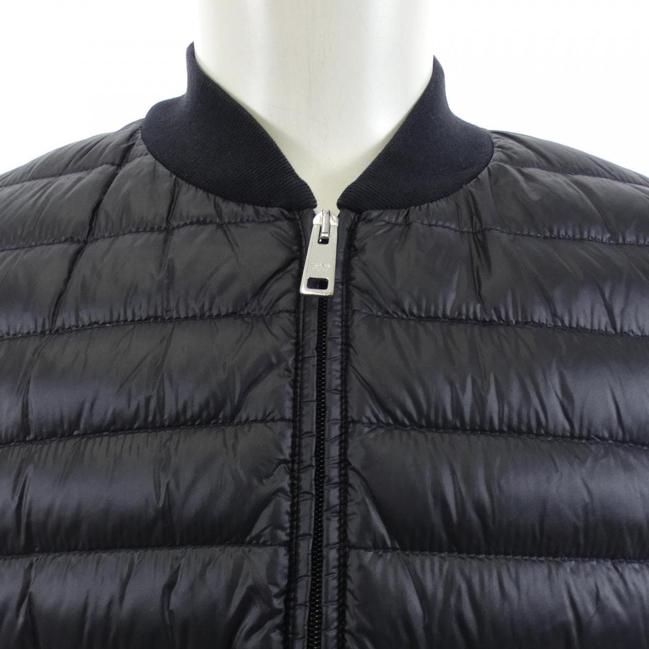 プラダ PRADA トライアングルロゴ SGH827 R181 AR0 ダウンジャケット