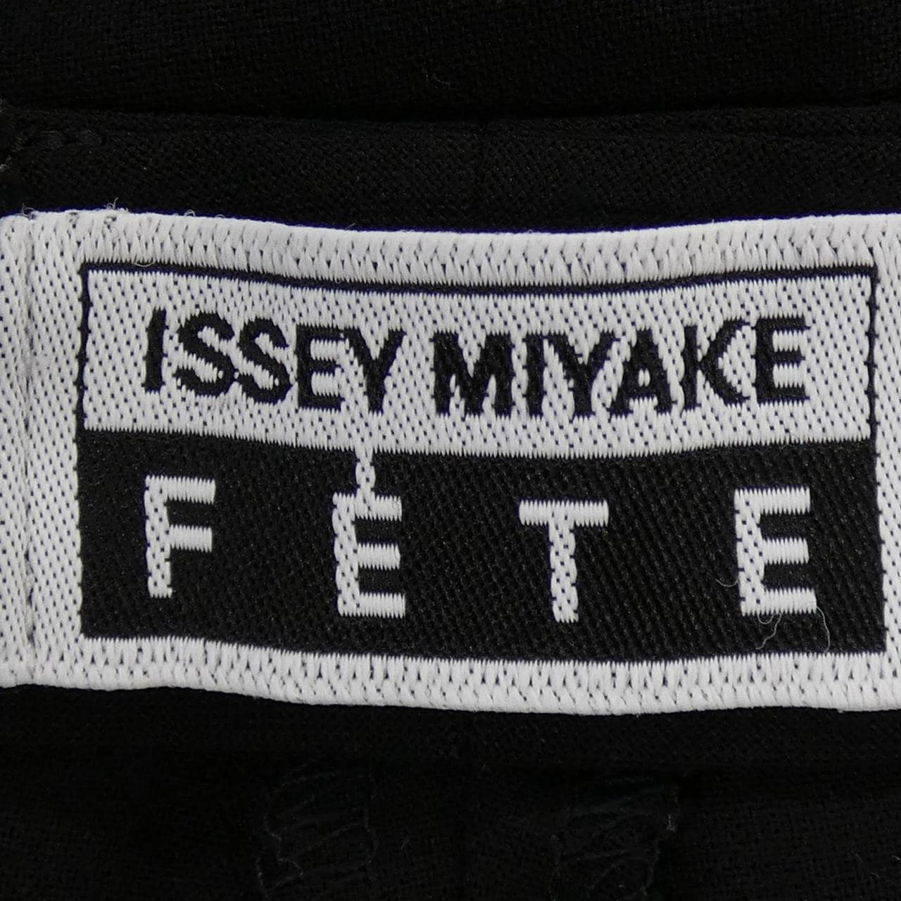 イッセイミヤケ ISSEY MIYAKE IF44FF560 パンツ