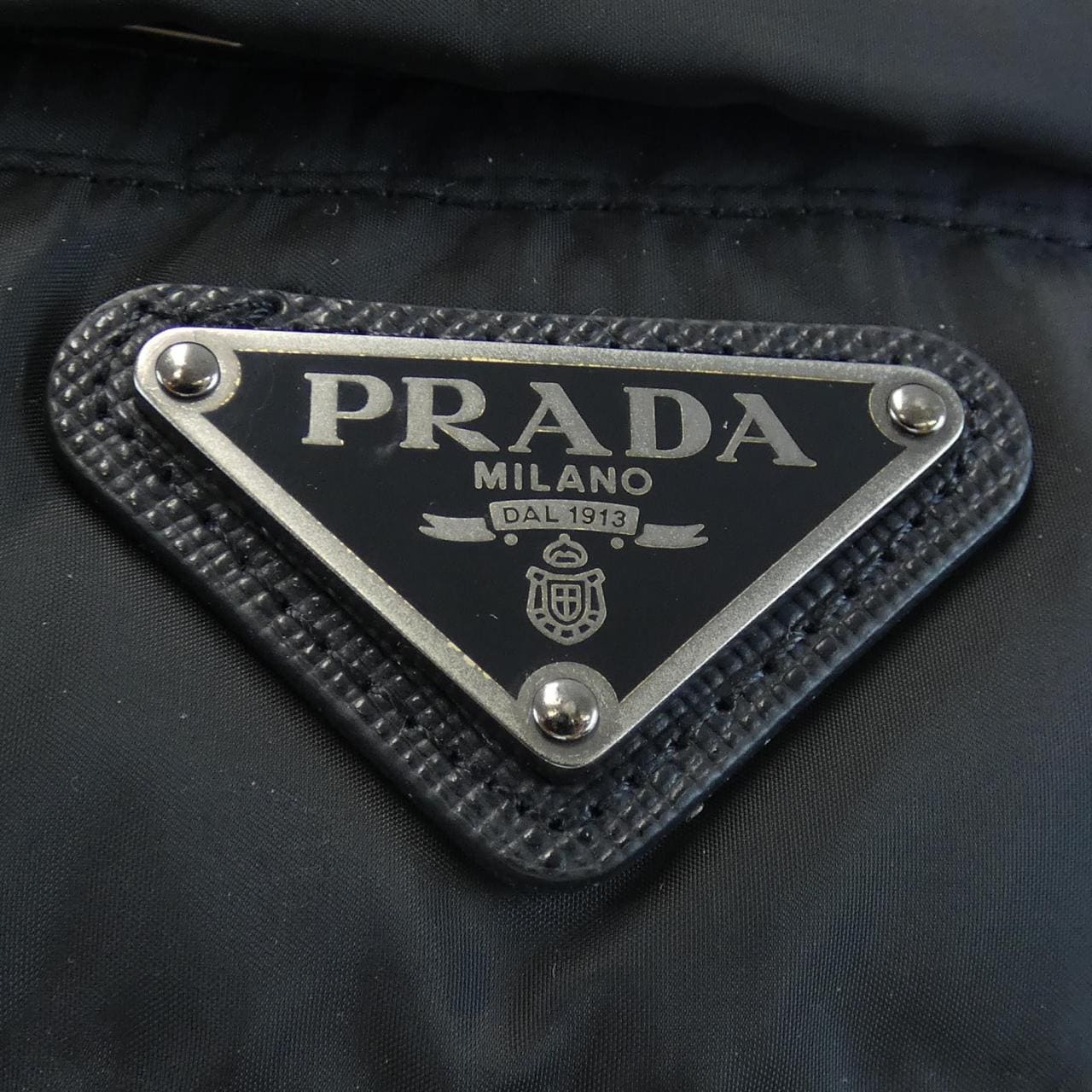 プラダ PRADA トライアングルロゴ SGJ191 R132 1060 ダウンベスト