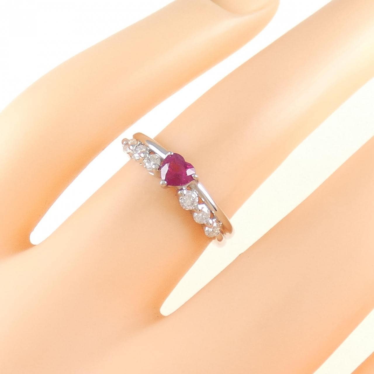 PT900 ハート ルビー リング 0.31CT