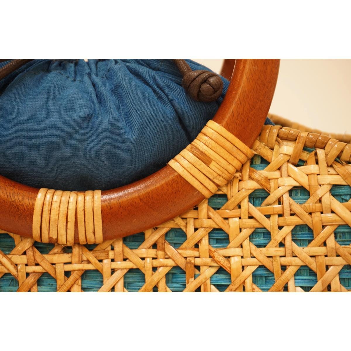 【新品】バッグ　籐　巾着付き