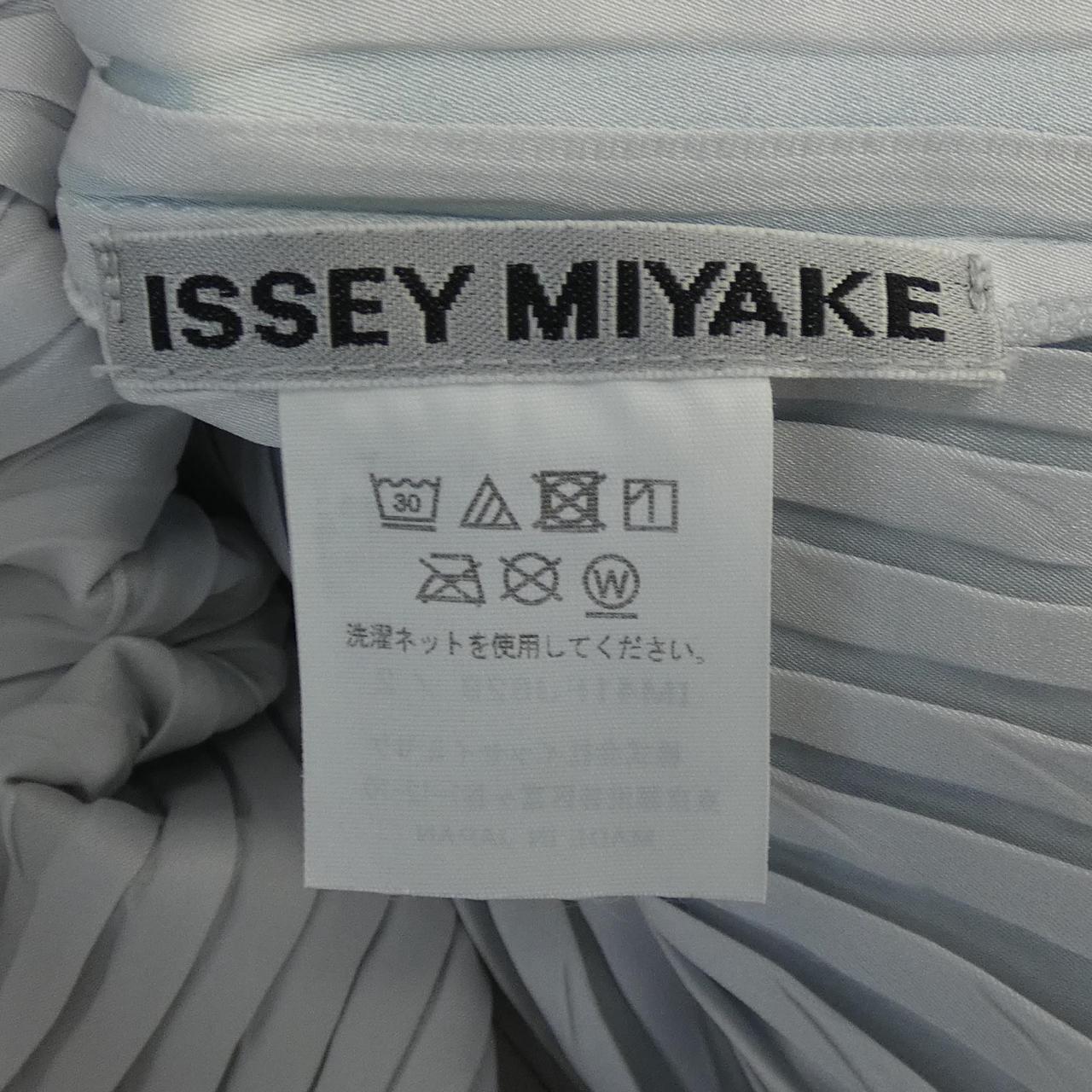 イッセイミヤケ ISSEY MIYAKE IM41FJ629 Tシャツ