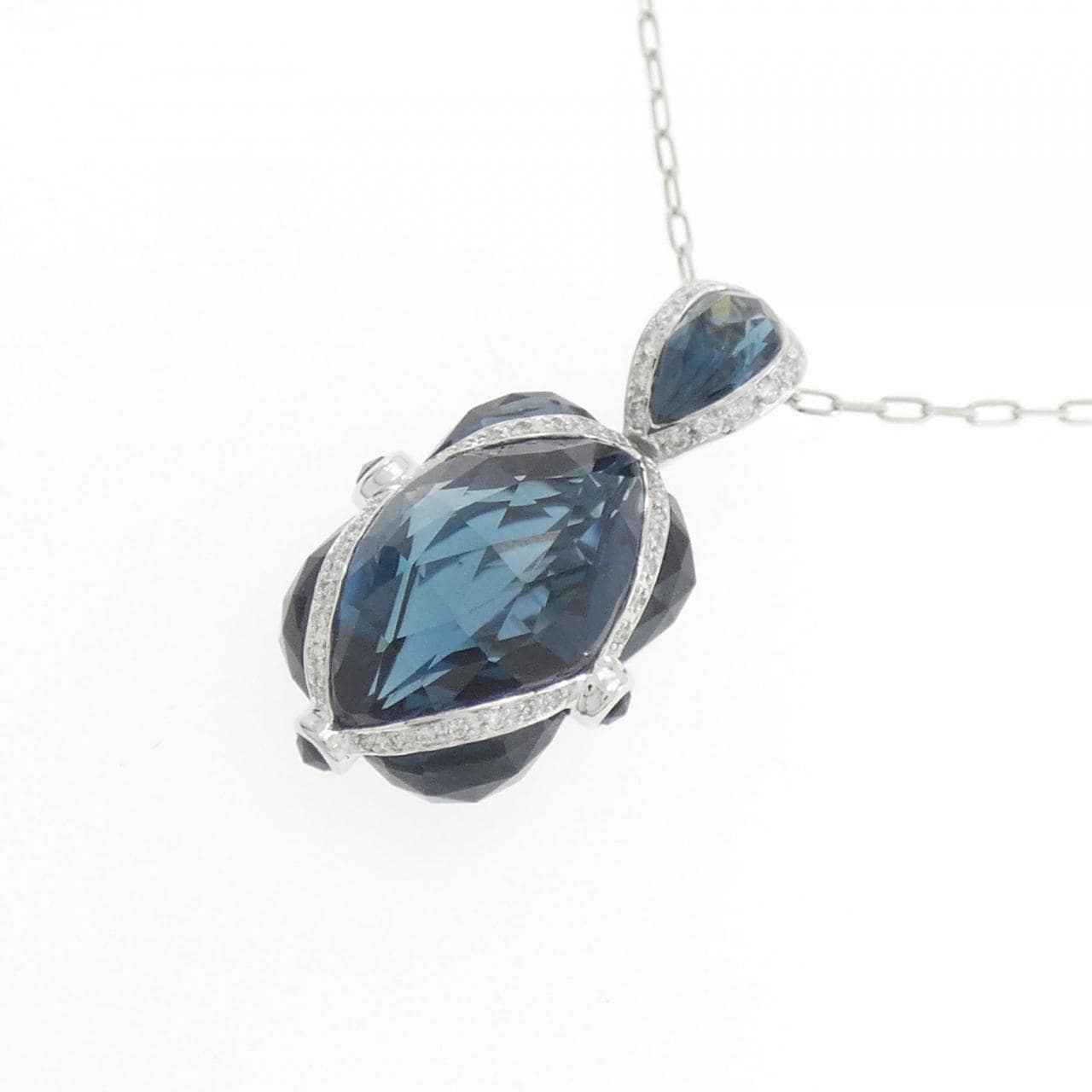 K18WG Blue Topaz Necklace 12.10CT