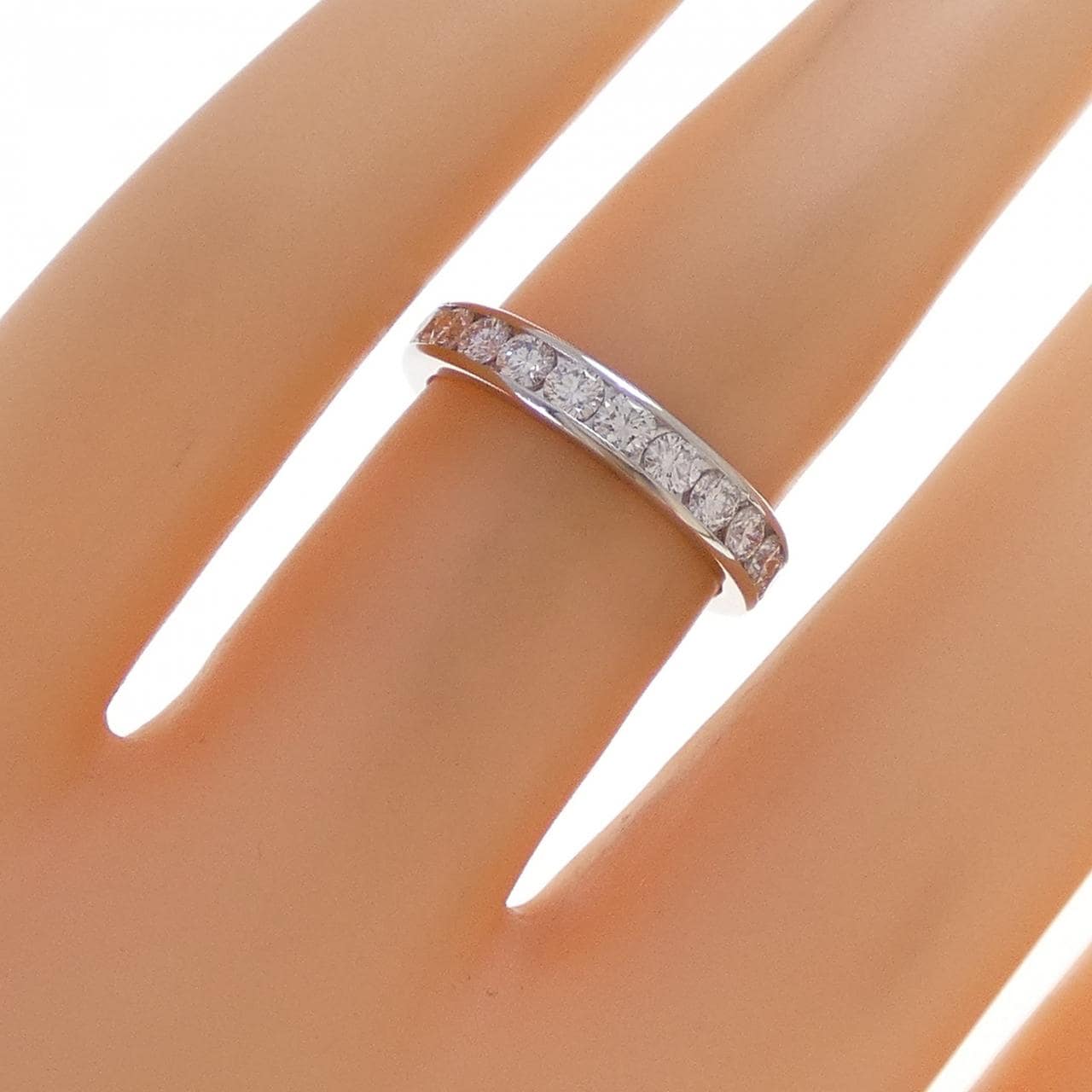 ハリーウィンストン ラウンドチャネルセット リング