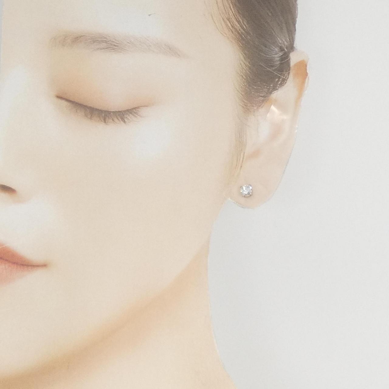 PT900 ソリティア ダイヤモンド ピアス 0.685CT
