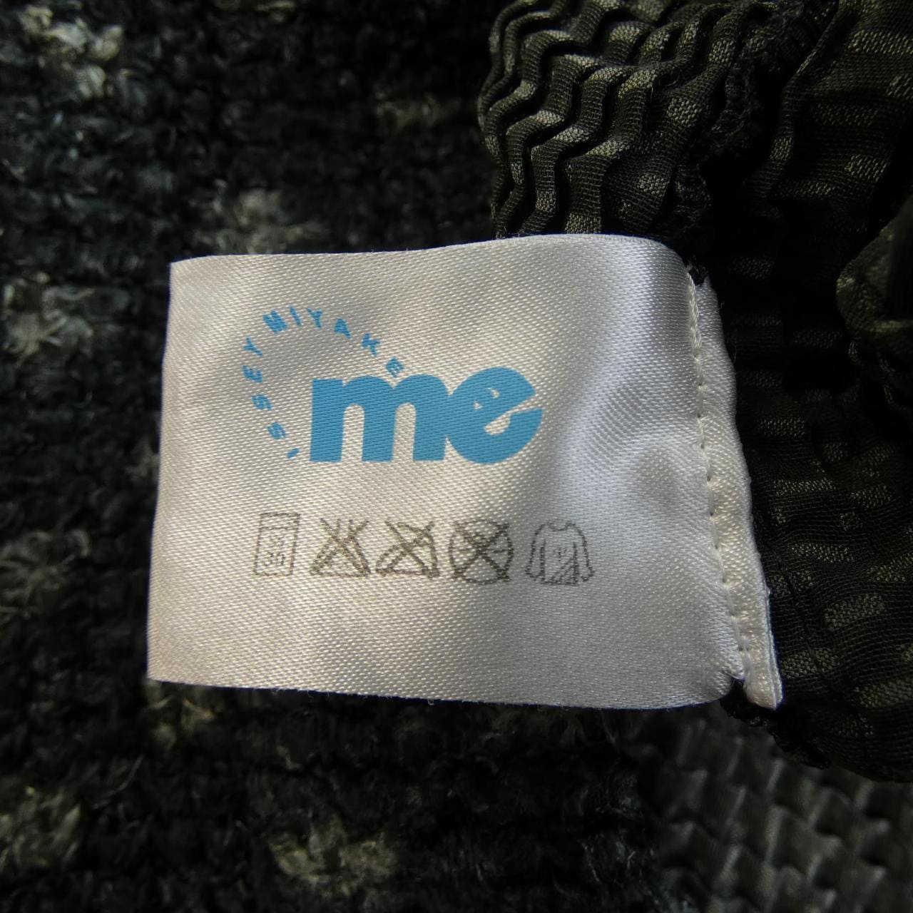 ミーイッセイミヤケ me ISSEY MIYAKE トップス