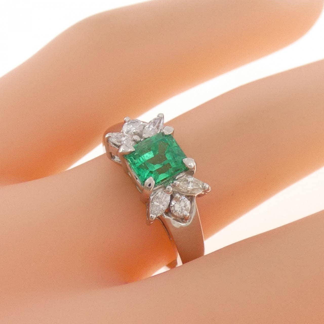 PT900 エメラルド リング 0.89CT
