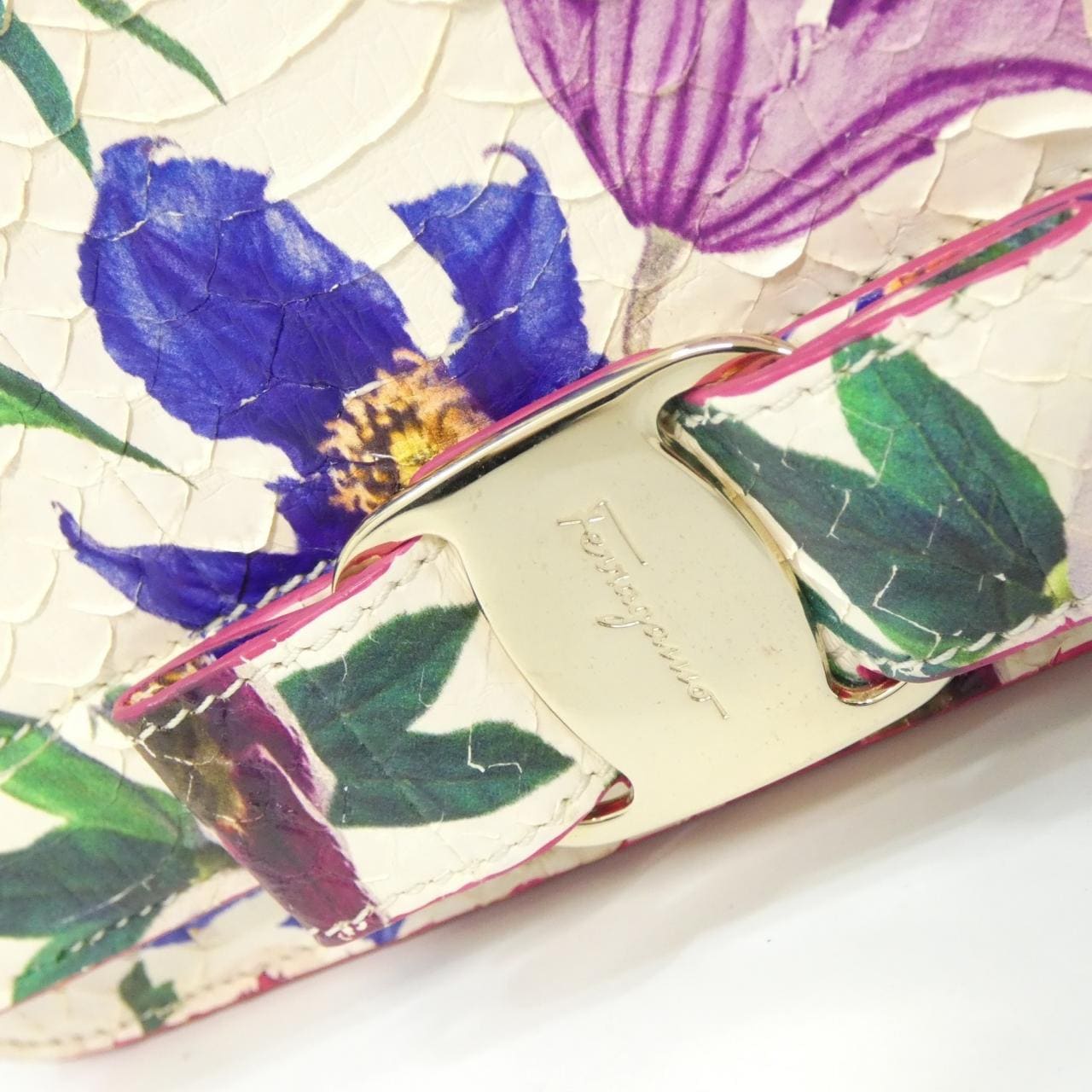 サルヴァトーレフェラガモ 21 G928 ショルダーバッグ