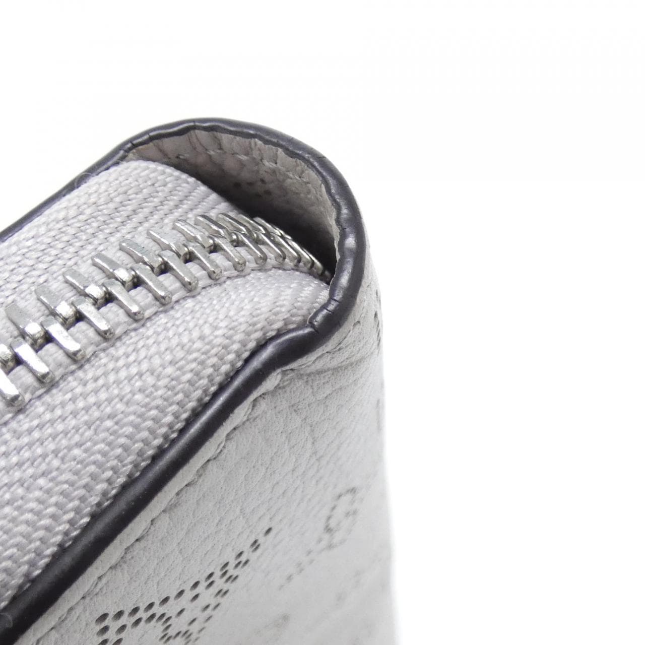 ルイヴィトン マヒナ ジッピー ウォレット M68670 財布