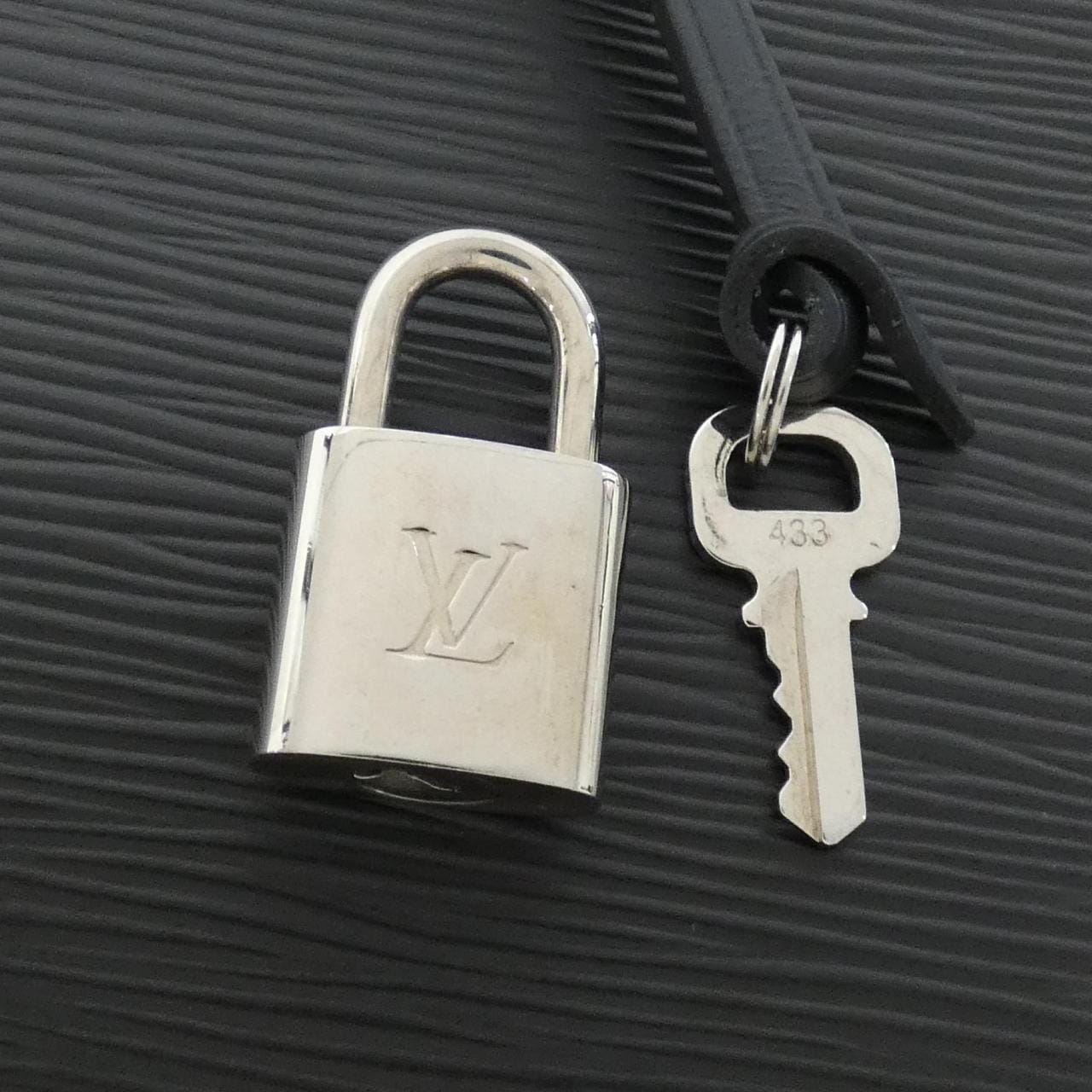 ルイヴィトン エピ アルマ PM M40302 バッグ