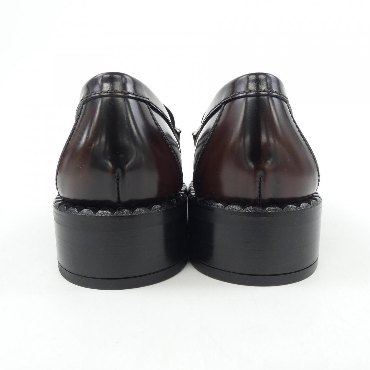 プラダ PRADA メタルディティール付ブラッシュドレザーローファー 1D981N シューズ